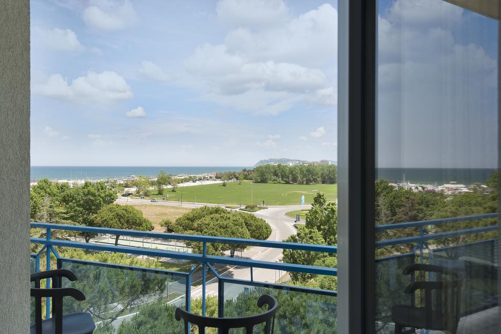 Hotel Capitol Misano Adriatico Zewnętrze zdjęcie